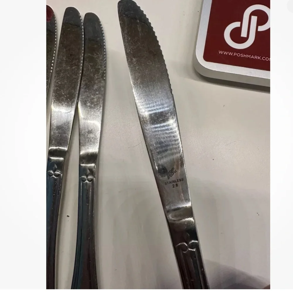 (24) Knives Winco Dinner Knife with 18/0 Stainless Grade Toulouse Pattern